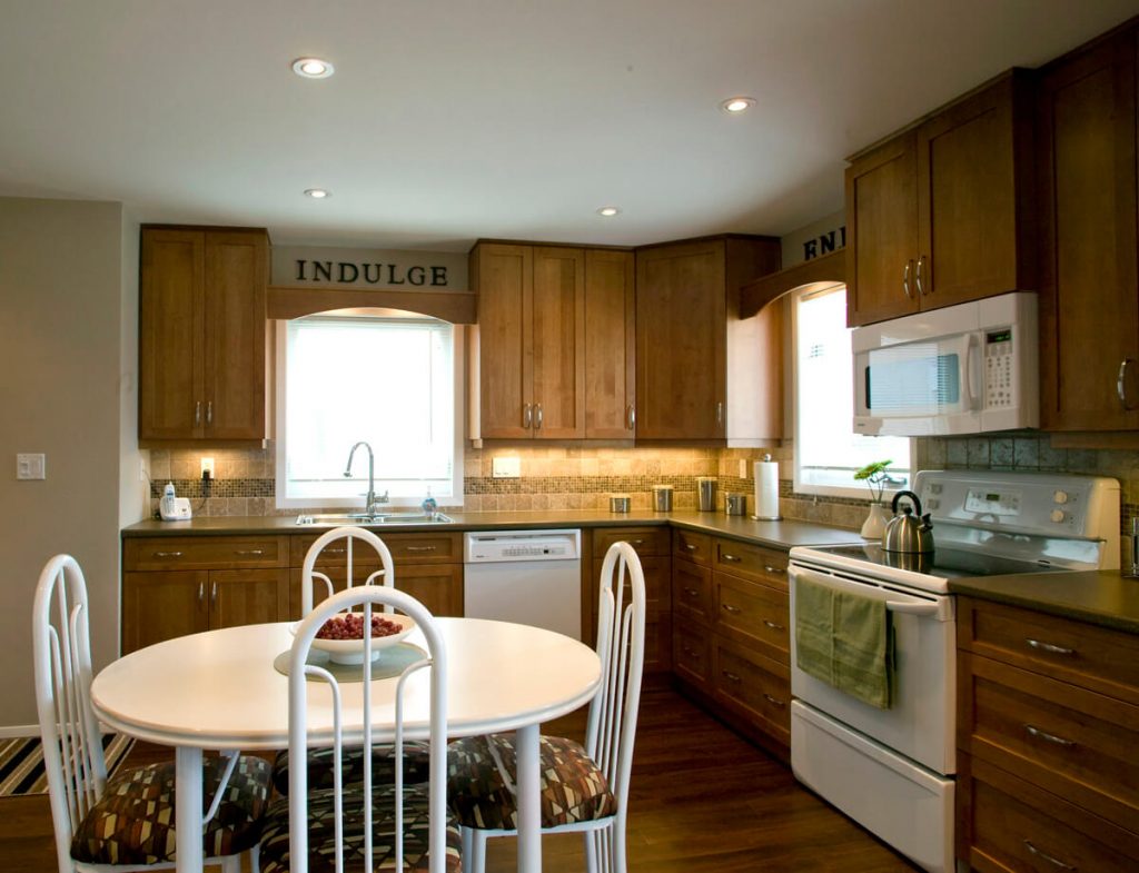 Greenford Kitchen Renovation - All Canadian Renovations Ltd. - Bathroom Renovations - Winnipeg - Manitoba