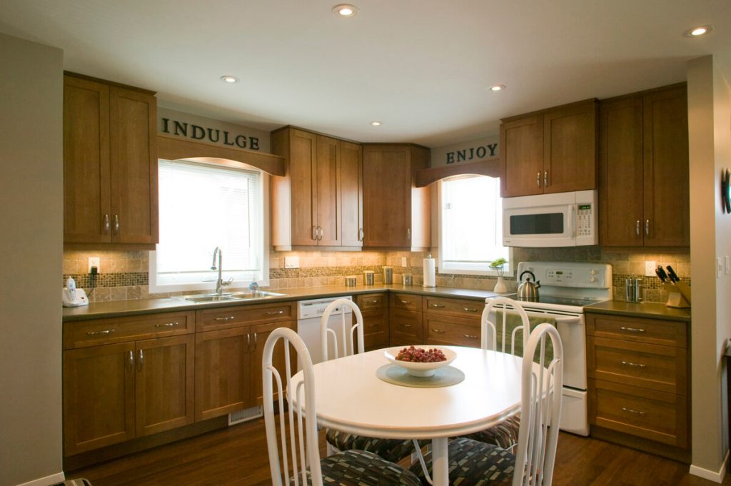 Greenford Kitchen Renovation - All Canadian Renovations Ltd. - Bathroom Renovations - Winnipeg - Manitoba