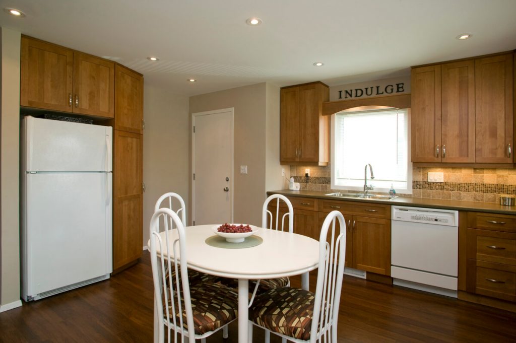 Greenford Kitchen Renovation - All Canadian Renovations Ltd. - Kitchen and Bathroom Renovations - Winnipeg - Manitoba