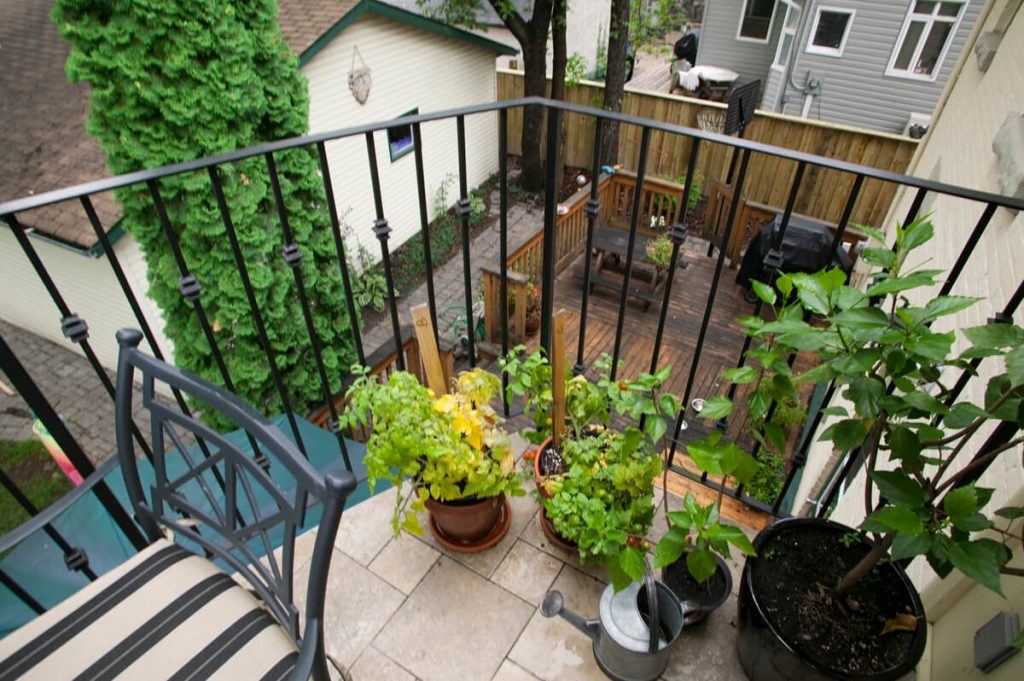 Wardlaw - Exteriors by All Canadian Renovations