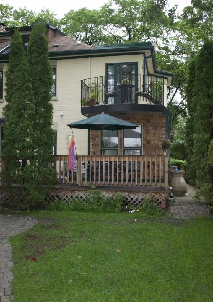 Wardlaw - Exteriors by All Canadian Renovations