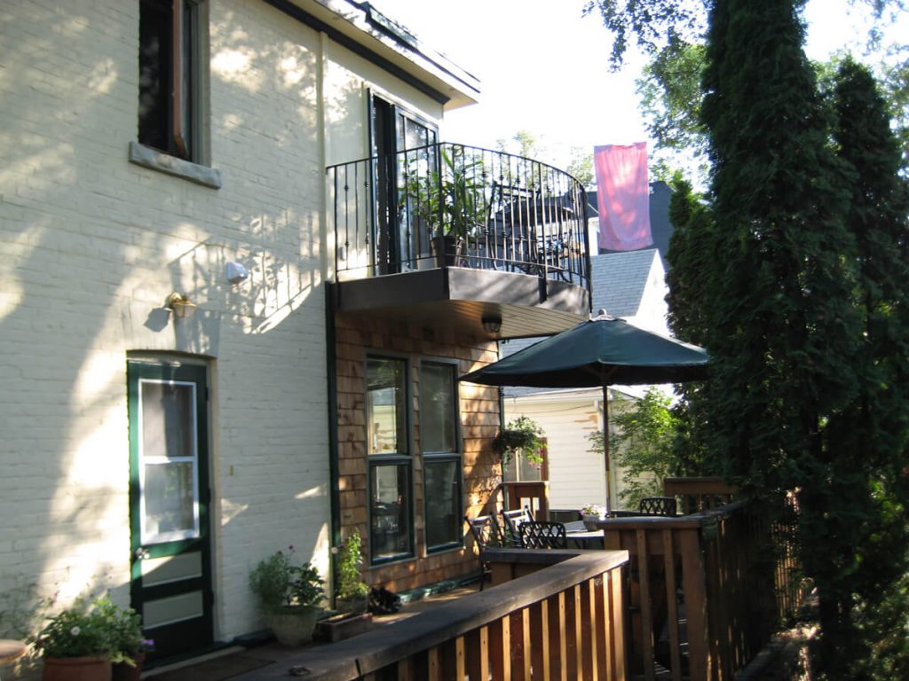 Wardlaw - Exteriors by All Canadian Renovations