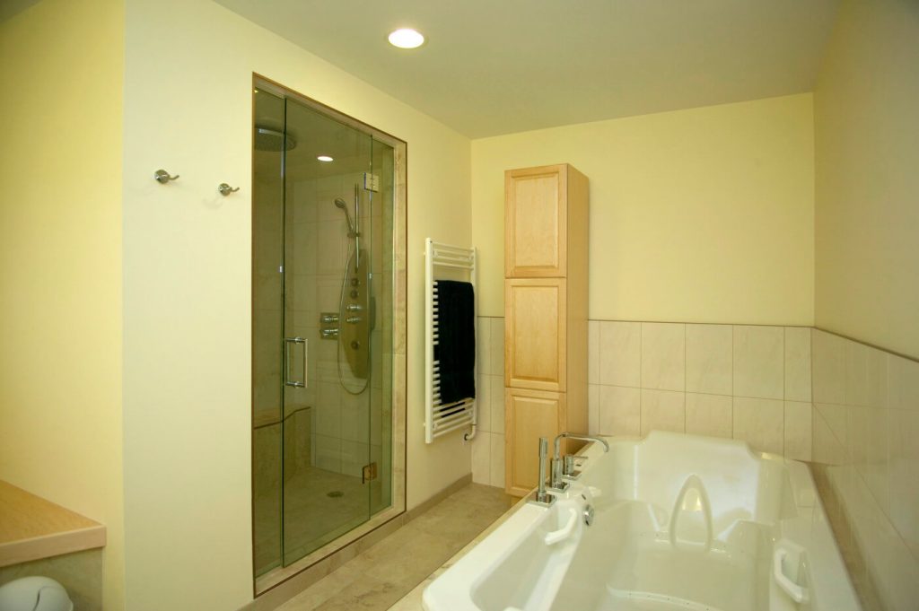 Wardlaw - All Canadian Renovations - Bathroom