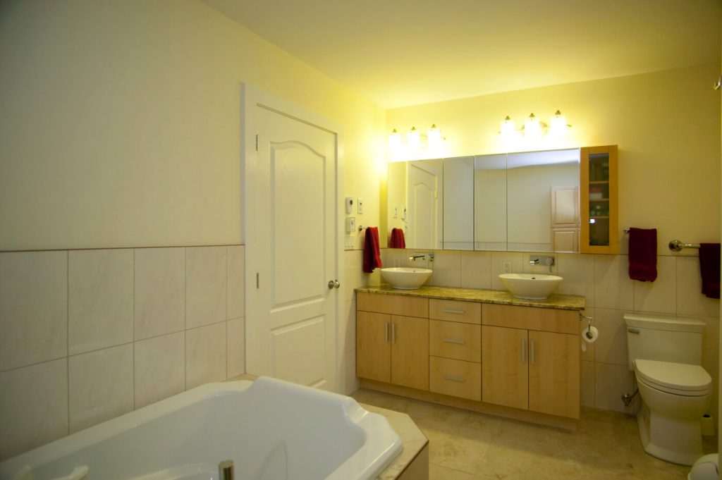 Wardlaw - All Canadian Renovations - Bathroom