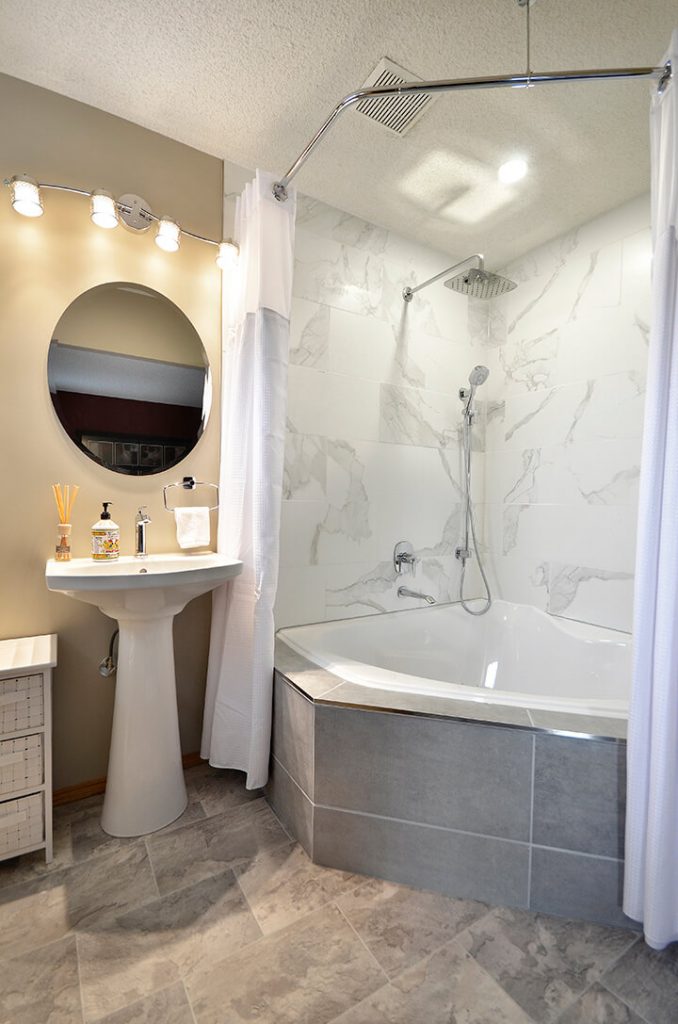 Tweedsmuir Bathroom Renovation - Winnipeg Bathroom Renovations - All Canadian Renovations Ltd.