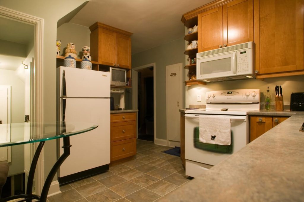 Elmhurst - Kitchen Renovations Winnipeg - All Canadian Renovations Ltd.