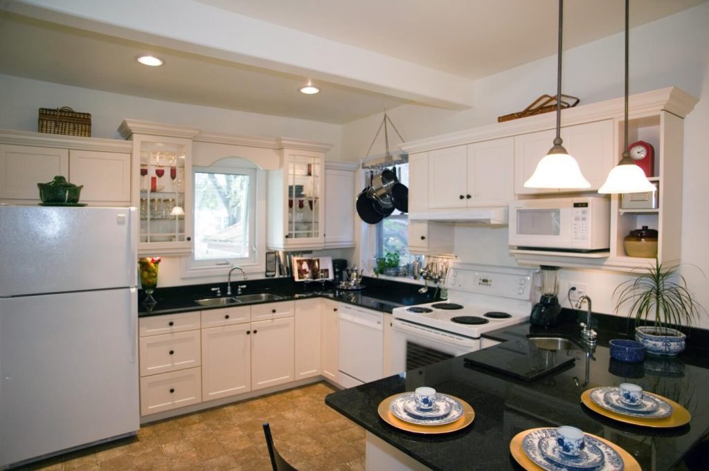 Montrose - All Canadian Renovations