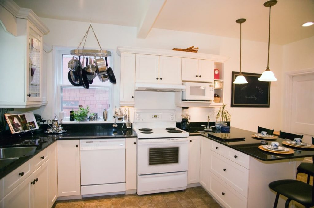 Montrose - All Canadian Renovations